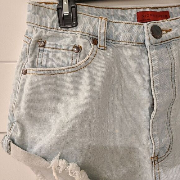 Signature 8 High-Rise Distressed White Denim Shorts Size Large - Picture 2 of 12